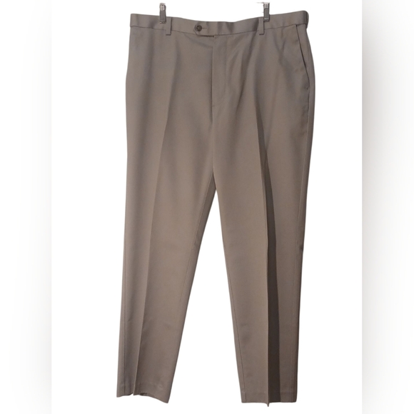 Roundtree & Yorke - Men's Casual Pants, Khaki, Comfort Waist "Ultimate Expander" - Picture 2 of 8